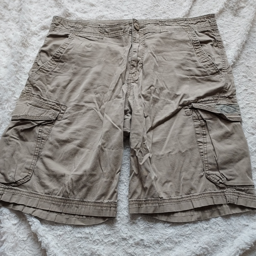 UNIONBAY Men's Tan Cargo Shorts W34 Outdoor Activewear Utility Summer Hiking